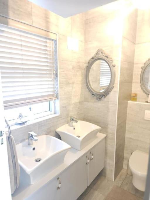 Cape Town, Sea Point, Beautiful 2 Bedroom Apartment @Tucked Away Екстериор снимка